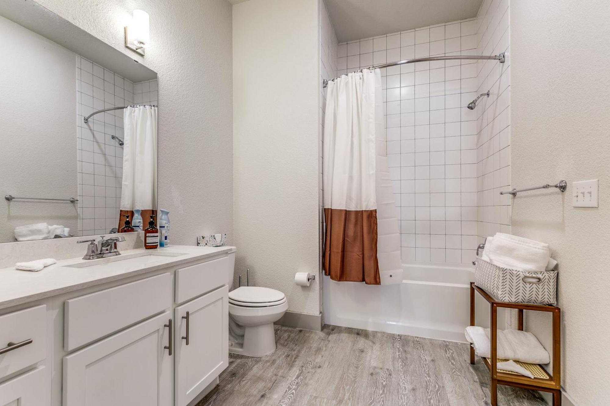 Lush Downtown Condo On Riverwalk W King Ste, Free Parking, Pet Friendly, Centrally Located On Riverwalk San Antonio Exterior foto