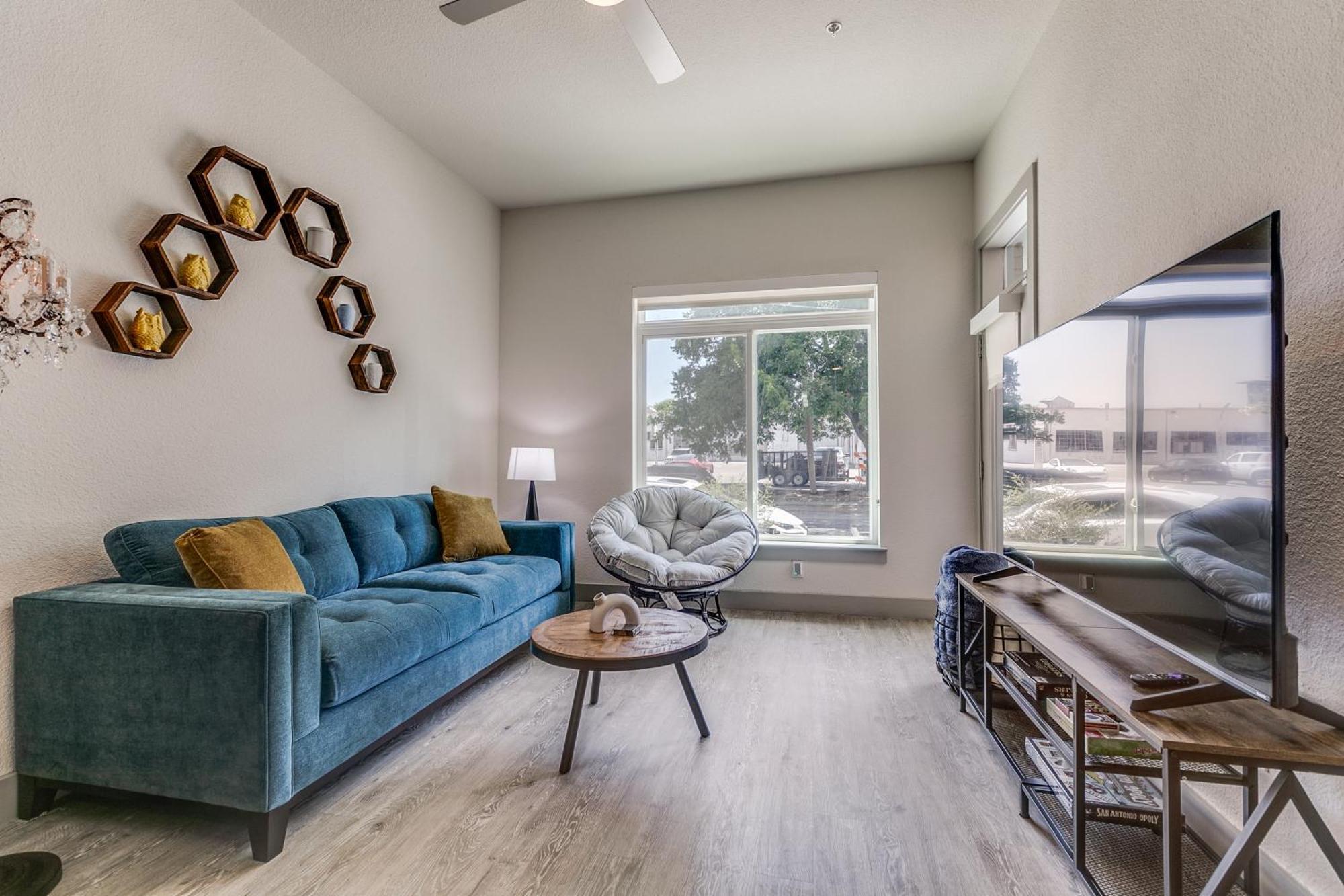 Lush Downtown Condo On Riverwalk W King Ste, Free Parking, Pet Friendly, Centrally Located On Riverwalk San Antonio Exterior foto